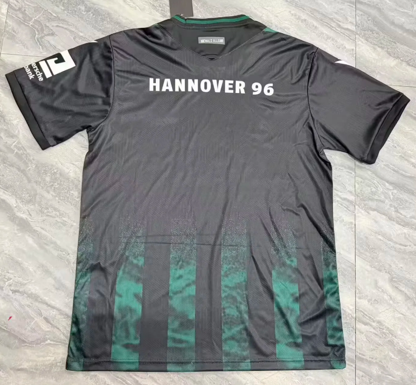 Hannover Visitante 26/27